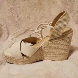 BRAND NEW Lace Up Burlap Wedges Size 6.5